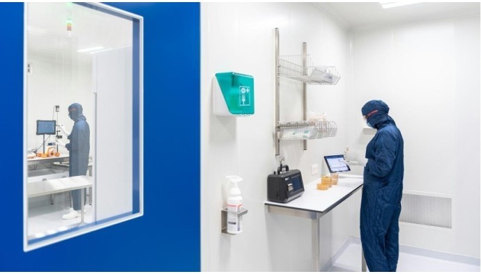 Habillage en plastique pour équipements de décontamination aérienne Habillage en plastique pour équipements de décontamination aérienne
